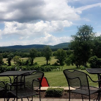 Veramar Vineyard - Gorgeously stunning view - Wineries Near Me - Berryville, Virginia Veramar Vineyard - Gorgeously stunning view - Wineries Near Me - Berryville, Virginia