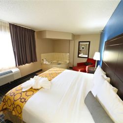 Baymont by Wyndham Marshalltown - Guest room