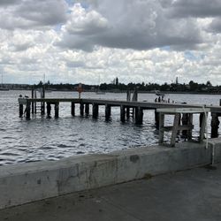 Sportsman Park Marina - Fishing pier