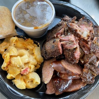 Off the Bone Barbeque - Southern Pecan Baby Back Ribs Chopped / Sliced Smoked Beef Brisket Smoked Beef Sausage Spicy 3 Meat Charro Beans Con Queso Mac N Cheese - Barbeque Near Me - Dallas, Texas