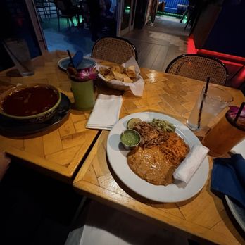 Estrella Cantina Lounge - Food and drinks - Mexican Near Me - Riverside, California