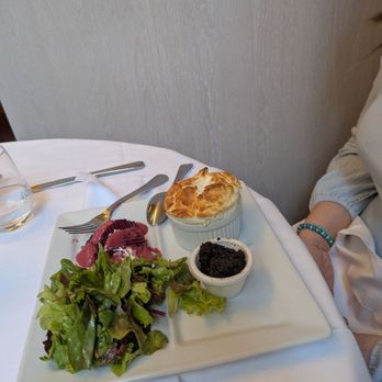 Le Soufflé - Beer and goat cheese tower and rosemary souffle. - French Near Me - Paris, 75 Le Soufflé - Beer and goat cheese tower and rosemary souffle. - French Near Me - Paris, 75