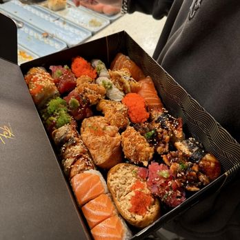 FOB Poke Bar - Large box of sushi (priced by the pound) - Poke Near Me - Bellevue, Washington FOB Poke Bar - Large box of sushi (priced by the pound) - Poke Near Me - Bellevue, Washington