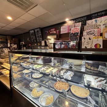 Quack's 43rd Street Bakery - Pastry case - Bakeries Near Me - Austin, Texas