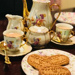 Princess Anne Book Lovers Inn - Tea and Biscuits