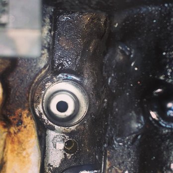 Star Sprinter Service - After removing injector, cleaned bore and injector seat for cleaned injector - Auto Repair Near Me Star Sprinter Service - After removing injector, cleaned bore and injector seat for cleaned injector - Auto Repair Near Me