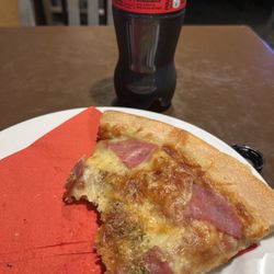 Peppes Pizza - Really awful barely warm pizza