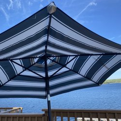 Lakeside Creamery - Shaded picnic tables