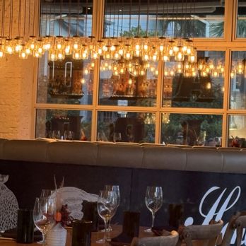 Yardbird Table & Bar - Atmosphere - Southern Near Me - Miami Beach, Florida