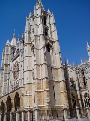 León Cathedral by null