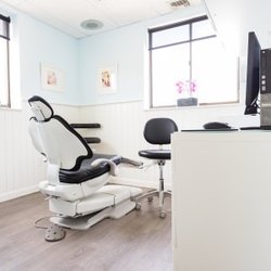 Schrott Perio Implants - Dr. Alexander Schrott and Dr. Meghrik Assadourian provide expert periodontal care and implant surgery with a focus on quality...
