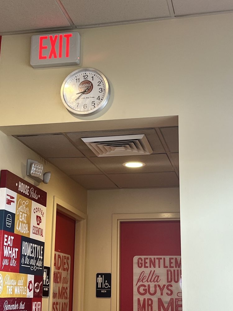 HUDDLE HOUSE Updated August 2024 10 Reviews 611 Martin St N, Pell