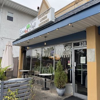 Estimes Cafe - Breakfast & Brunch Near Me - Colonia, New Jersey