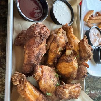 Freeman's Grub & Pub - Tasty Wings - New American Near Me - Greensboro, North Carolina