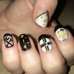 La Petite Nails - When you are a big Gwen Stefani fan and going to Japan what is a girl to do... Of course get your nails done.