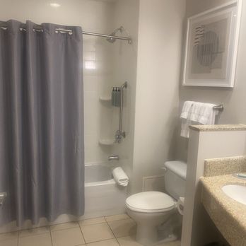 Courtyard by Marriott Ottawa East - Bathroom - Hotels Near Me - Ottawa, Ontario