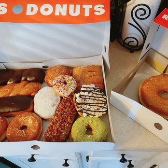 Randy's Donuts - Best donuts in town!! - Coffee & Tea Near Me - Las Vegas, Nevada