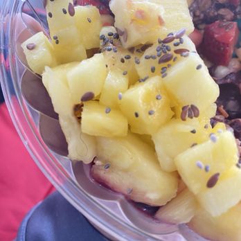 Blendz Friendz - Pineapple with hair - Juice Bars & Smoothies Near Me - East Point, Georgia