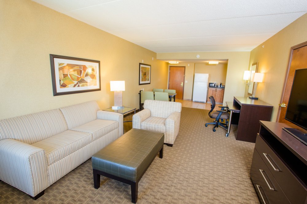 HOLIDAY INN PHOENIX CHANDLER Updated August 2024 57 Photos & 61