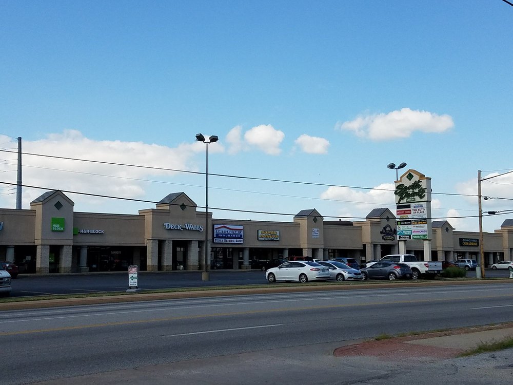 DECK THE WALLS Updated July 2024 1901 E 32nd St, Joplin, Missouri