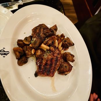 Hyde Park Prime Steakhouse - Steakhouses Near Me - Akron, Ohio
