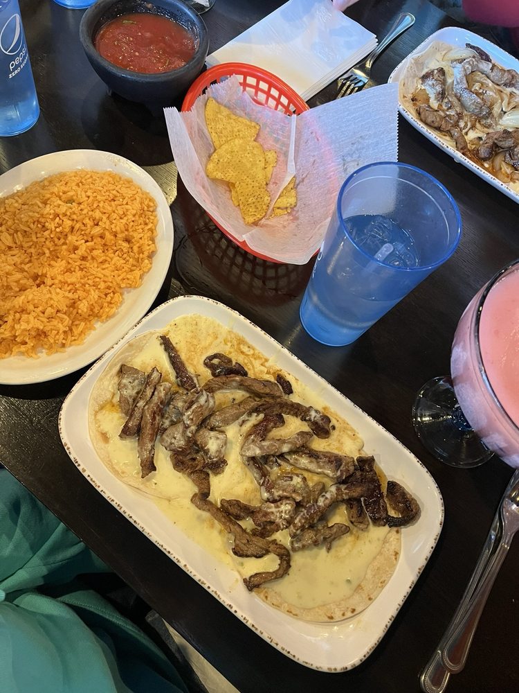 El Salto Restaurant — Mexican restaurant in Merrillville