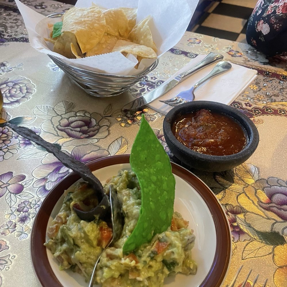 La Kebrada - Chips guacamole and salsa - Mexican Near Me - Fresno, California La Kebrada - Chips guacamole and salsa - Mexican Near Me - Fresno, California
