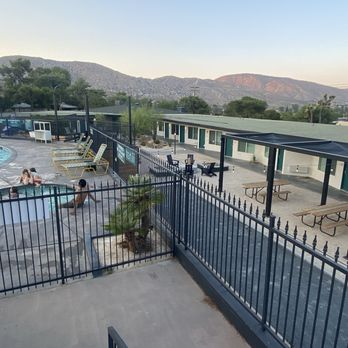 Field Station - Pool área - Hotels Near Me - Yucca Valley, California Field Station - Pool área - Hotels Near Me - Yucca Valley, California