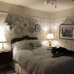 Briar Rose Inn - Our room (Queen sized with bathroom attached)