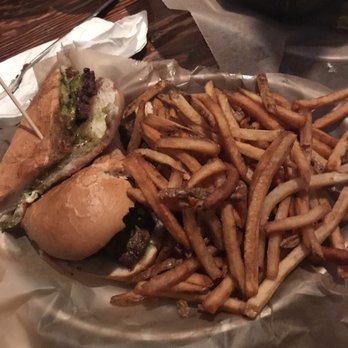 Bronx Alehouse - Chimi steak sandwich meat very plain - American Near Me - Bronx, New York