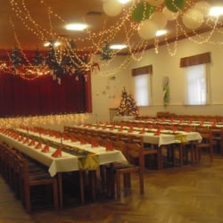 Gaststätte Grauer Wolf - Großer Festsaal für bis zu 300 Personen. Hier für eine Veranstaltung in der Weihnachtszeit geschmückt.