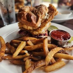 Marlow's Tavern