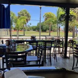 Palm Beach Lobsters & Seafood - Outdoor patio seating