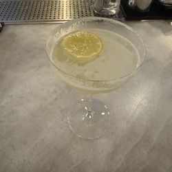 4.22 Lounge - Good music and better drinks. Had one of the best lemon drops of my life. Will definitely be back !