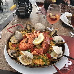Santini Seafood & Steakhouse - Paella Valencia with Peach Sangria
