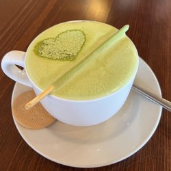 Dulce Mami Cafe - Matcha latte