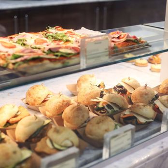 Eric Kayser - Pizza and sandwich selection - Bakeries Near Me - Paris, 75 Eric Kayser - Pizza and sandwich selection - Bakeries Near Me - Paris, 75