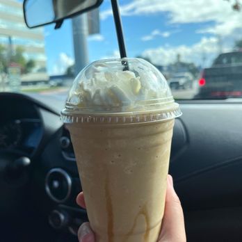 Black Rock Coffee Bar - Caramel Blondie Chiller - Coffee & Tea Near Me - Webster, Texas