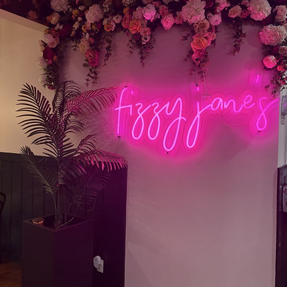 Fizzy Jane's - Trendy vibes - New American Near Me - Southport, North Carolina