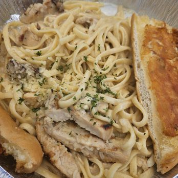 Blast & Brew - CHICKEN ALFREDO - New American Near Me - Pismo Beach, California Blast & Brew - CHICKEN ALFREDO - New American Near Me - Pismo Beach, California