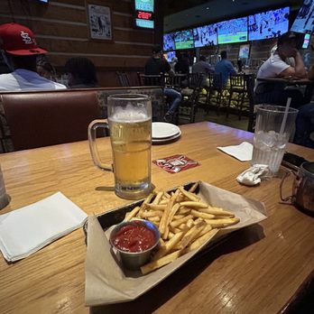 Twin Peaks - Sports Bars Near Me - St. Louis, Missouri