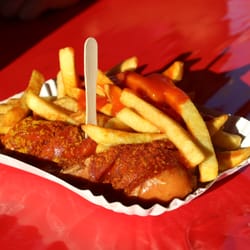 Curry Mitte - Currywurst mit Pommes