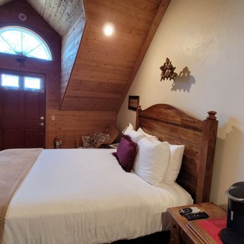 Tucker Peak Lodge - Hotels Near Me - Julian, California Tucker Peak Lodge - Hotels Near Me - Julian, California