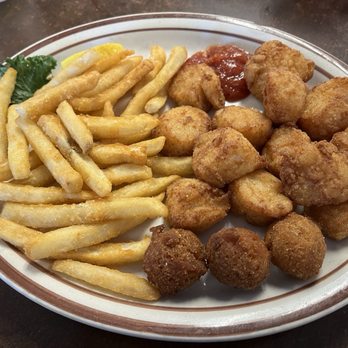 Hoskins Restaurant - Large scallop platter - Seafood Near Me - North Myrtle Beach, South Carolina