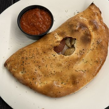 Sauce on the Side - Skinny V * 100% Vegan! (Vegan Mozzarella, Vegan Pepperoni, Green Peppers, White Onions, , Roasted Garlic, Garlic Oil, and Spicy Red sauce) - Italian Near Me - Creve Coeur, Missouri