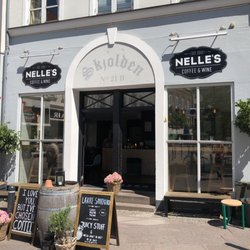 Nelle's Coffee & Wine