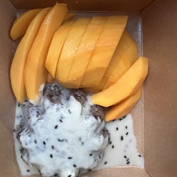Veggie House - Sweet Sticky Rice with Mango - Vegan Near Me - Los Angeles, California Veggie House - Sweet Sticky Rice with Mango - Vegan Near Me - Los Angeles, California