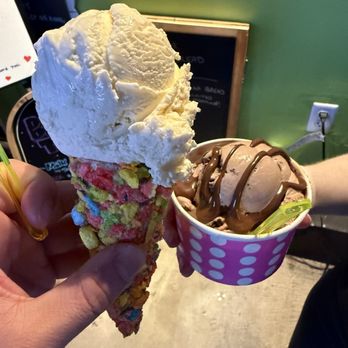 Midtown Creamery - Fruity pebble cone with passion fruit ice cream. Cup of Nutella ice cream - Desserts Near Me - Miami, Florida Midtown Creamery - Fruity pebble cone with passion fruit ice cream. Cup of Nutella ice cream - Desserts Near Me - Miami, Florida