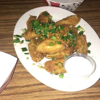 Roxy's Bar & Grill - Salt & pepper wings - Sports Bars Near Me - Seattle, Washington