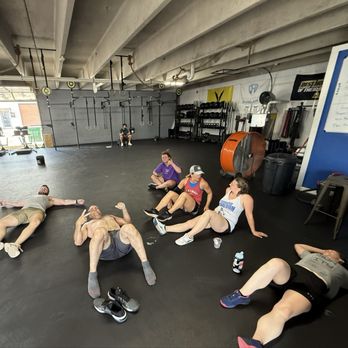 CrossFit Donelson - Post workout in front of one of our beloved fans - Gyms Near Me - Nashville, Tennessee